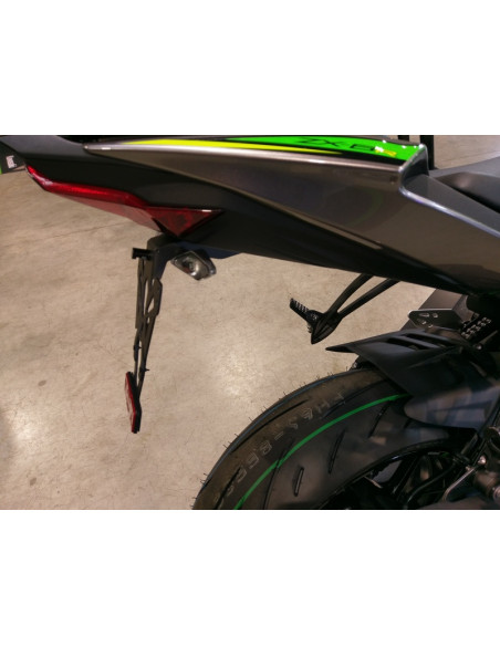 Support de plaque V PARTS noir Kawasaki ZX-6R Support de plaque V PARTS noir Kawasaki ZX-6R