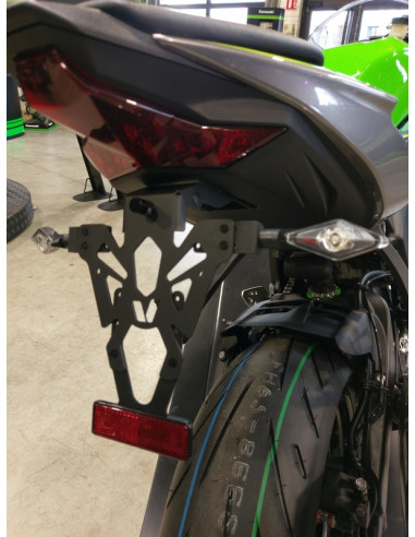 Support de plaque V PARTS noir Kawasaki ZX-6R Support de plaque V PARTS noir Kawasaki ZX-6R