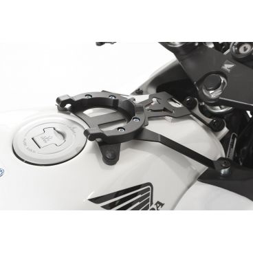 Kit adaptable pour fixation de...