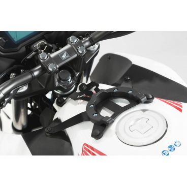 Kit adaptable pour fixation de...