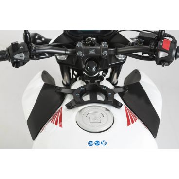 Kit adaptable pour fixation de...