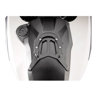 Kit adaptable pour fixation de...