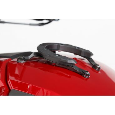 Kit adaptable pour fixation de...