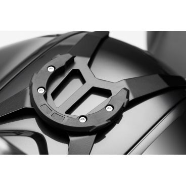 Kit adaptable pour fixation de...