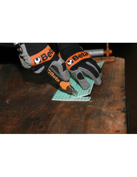 Cutter à lame sécable 18 mm BETA 1171MB avec 6 lames de rechange